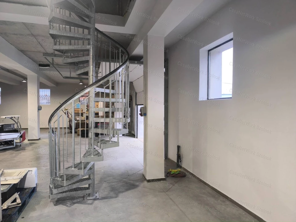 Szolnoki kétszintes, 533m2-es ingatlan eladó!