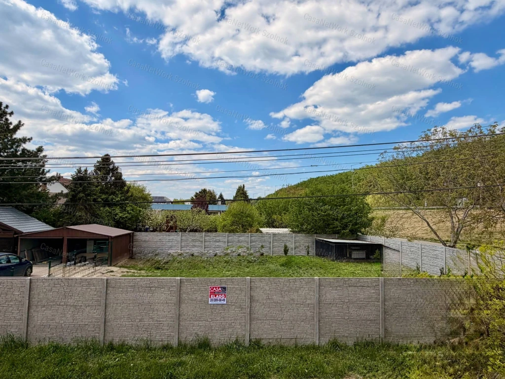 Szolnok kertvárosi részén 480 m2-es építési telek eladó!