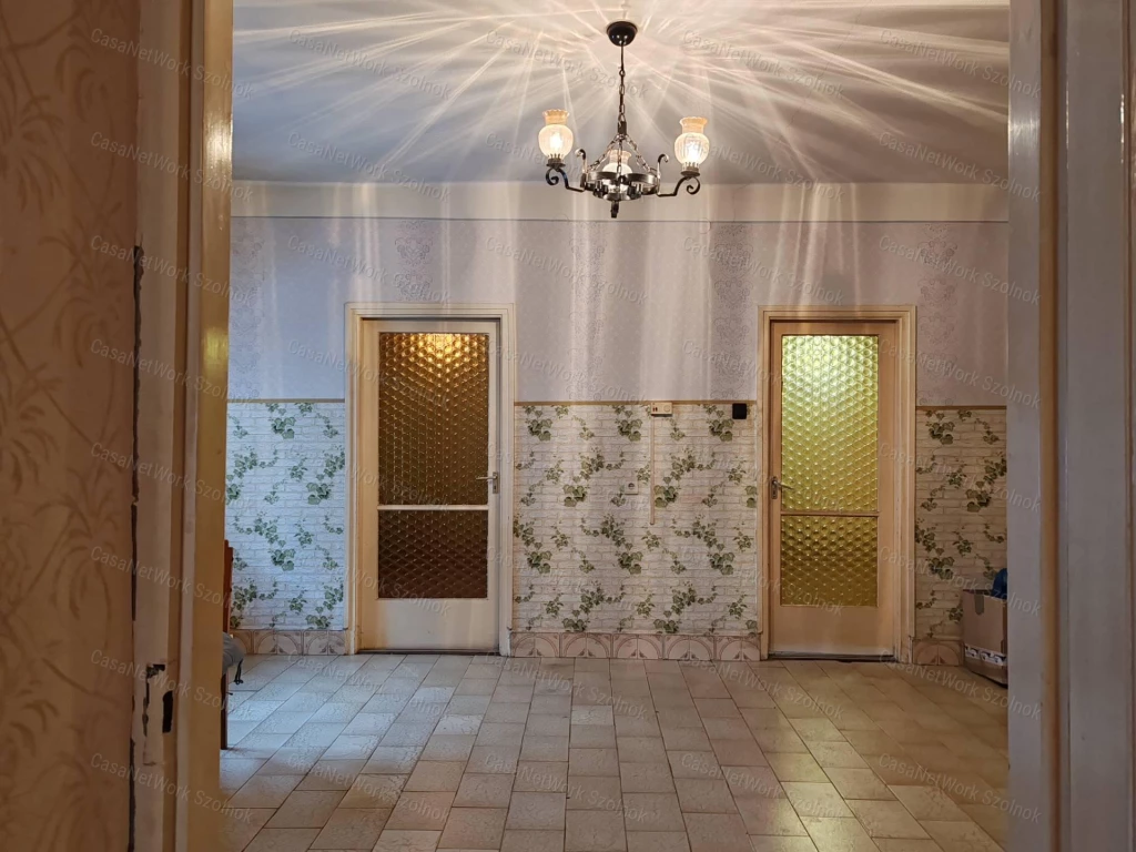 Eladó 91 nm-es családi ház Kengyel főutcáján!