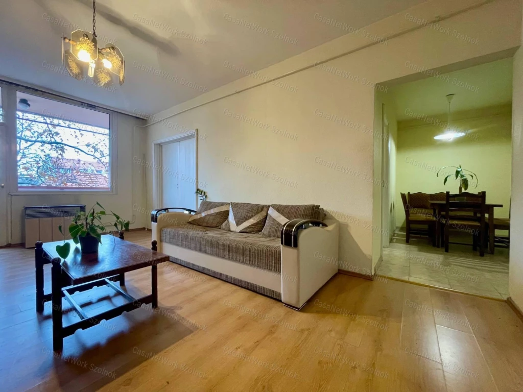 Eladó a belvárosban a Mikszáth K. utcában egy 3 szobás 75m2-es lakás.