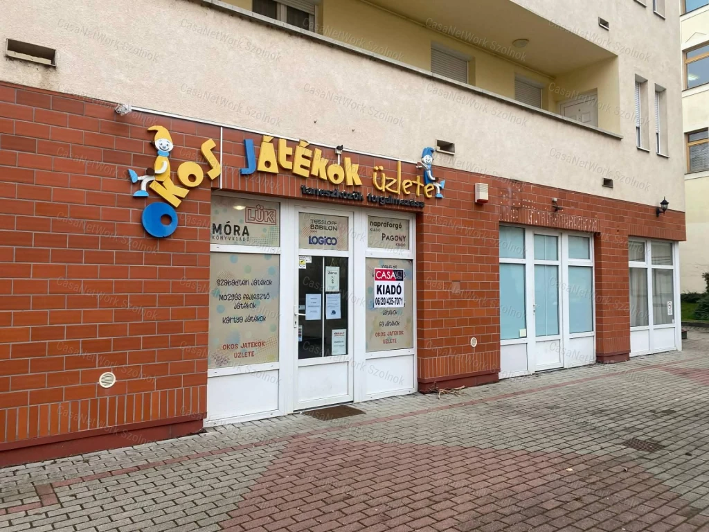 Szolnokon a Tófenék úton üzlethelyiség kiadó!