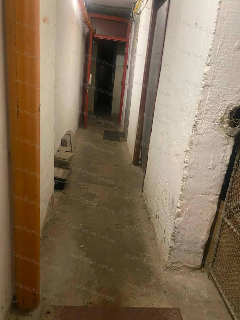 Szolnokon a Malom utcában 9 m2-s pince rekesz eladó!