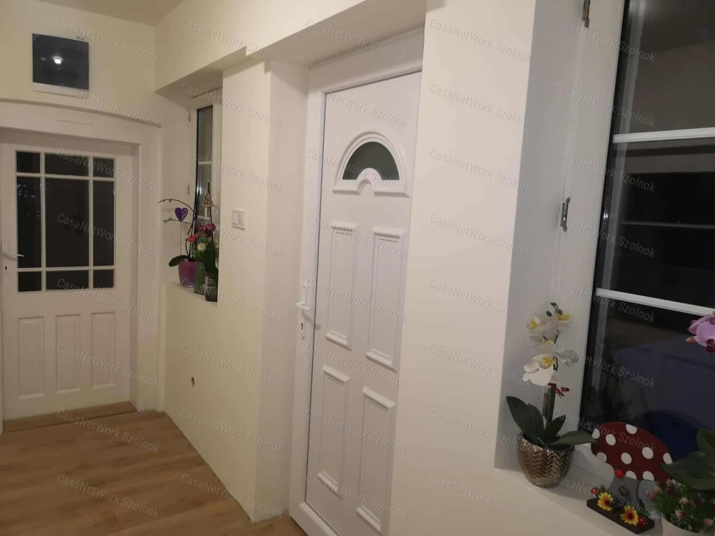 Felújított kertes ház eladó Rákóczifalván!