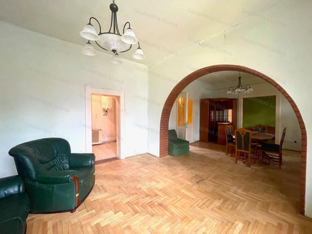 c3-1-name c2-1-name, Szolnok, Belváros