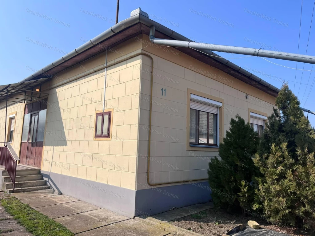 Eladó 4 szobás családi ház Tiszaörsön!