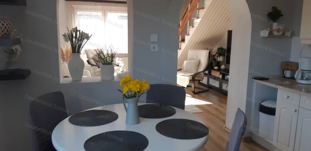 Martfűn eladó kiváló állapotú kertes családi ház!