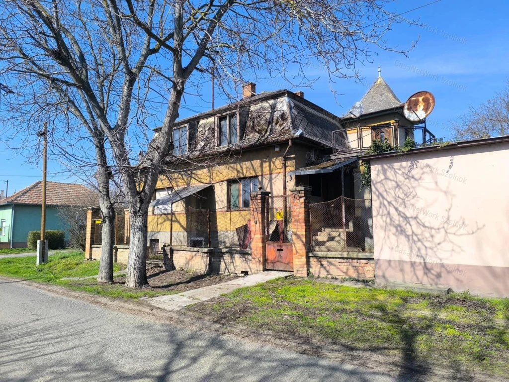 Tiszaföldvári családi ház eladó!