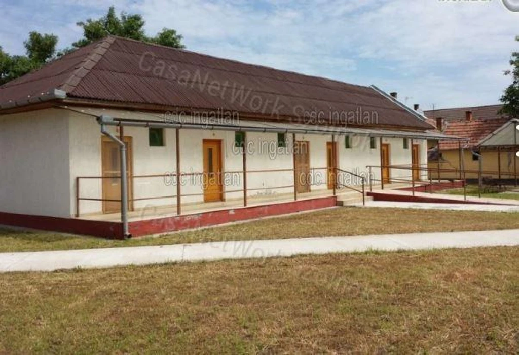 Eladó Martfűn egy idősek otthona épületegyüttes.