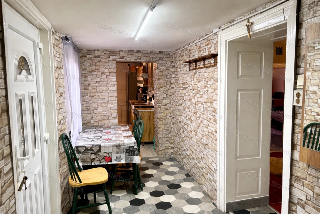 Újszászon 3 szobás családi ház eladó!