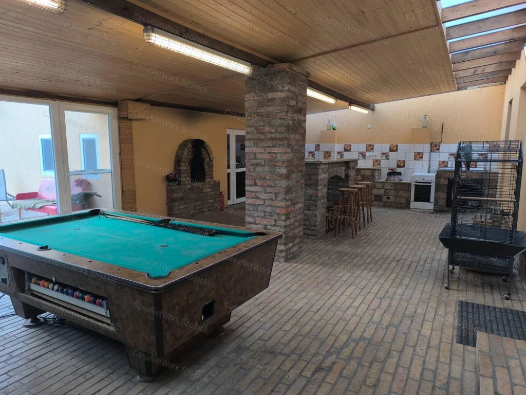 c3-1-name c2-1-name, Szolnok