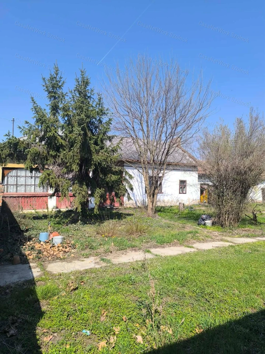 Cibakháza központjában felújítandó családi ház nagy portával eladó