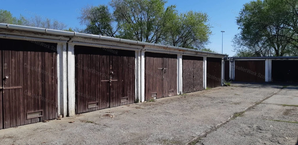 Szolnokon eladó garázs!