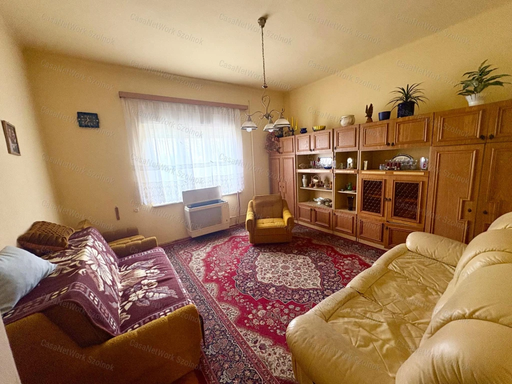 Alattyánon eladó családi ház!