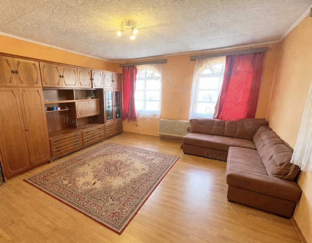 c3-1-name c2-1-name, Újszász