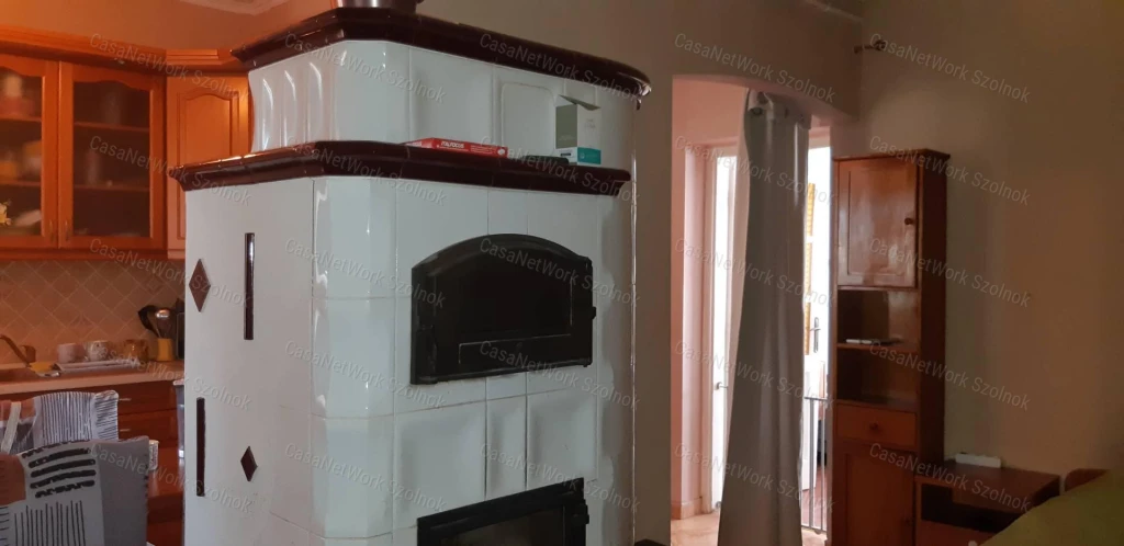 Tiszaföldváron eladó jó állapotú kertes családi ház!