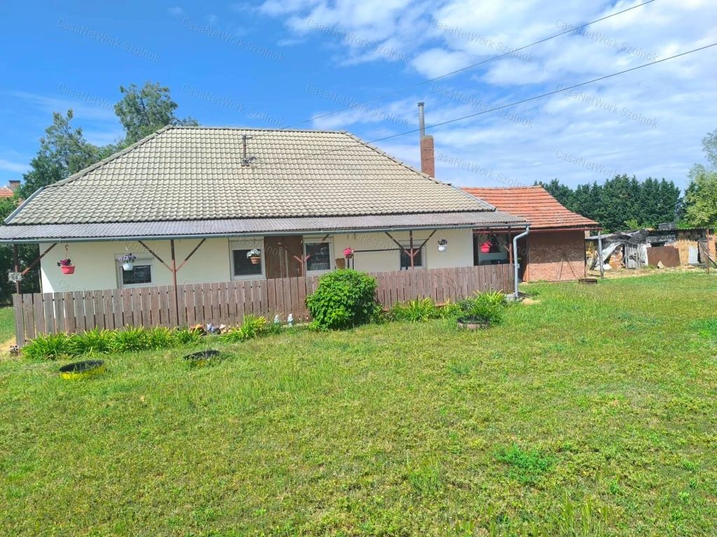 Tószegi 59 m2-es családi ház eladó!