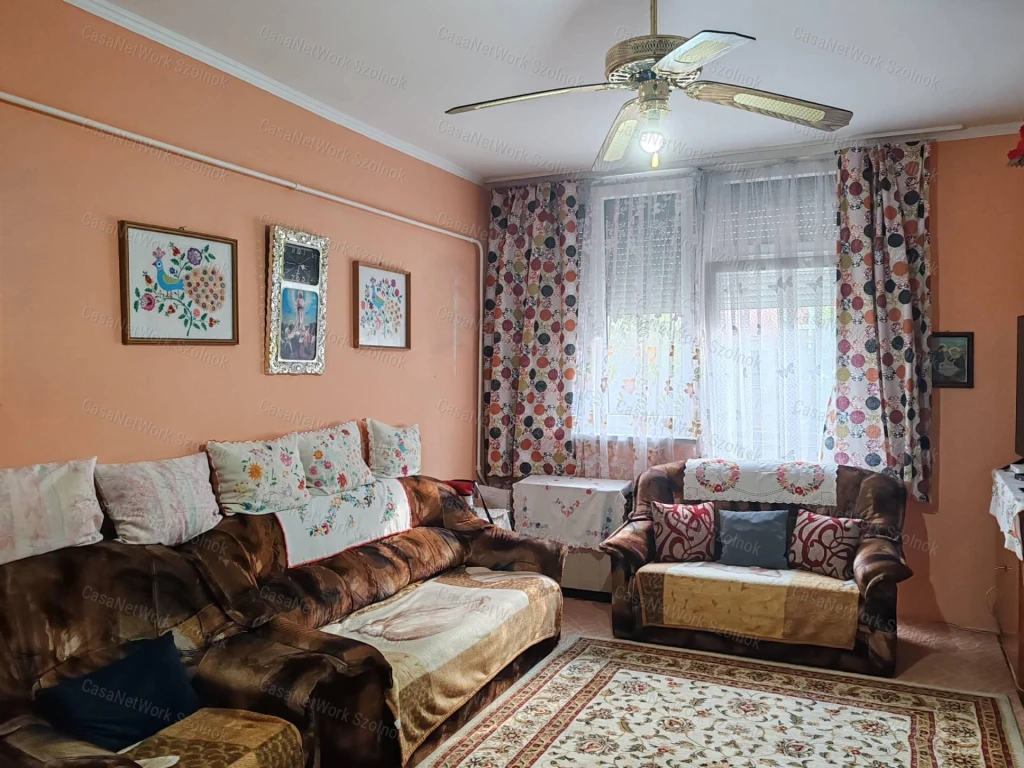 Szolnok, Tallinn városrészében 1.emeleti, 1+1félszobás lakás eladó!