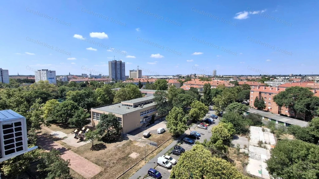 Eladó Szolnok belvárosában két szobás 2020 évben felújított lakás