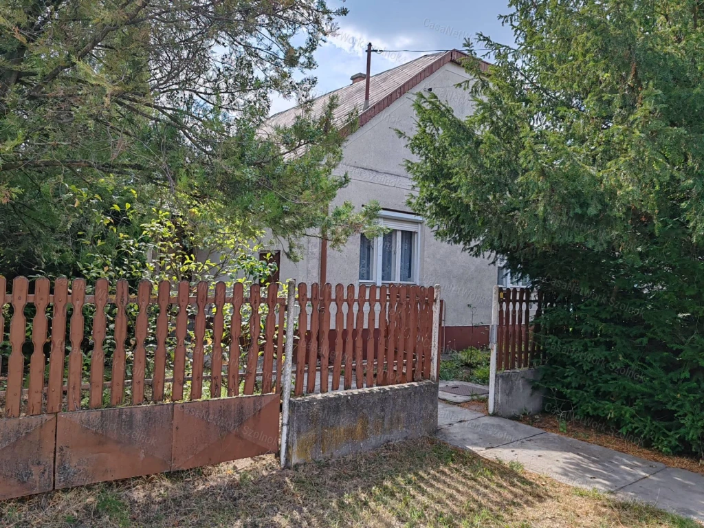 Eladó családi ház, két lakrésszel Zagyvarékas, Vasúti újtelep részén!