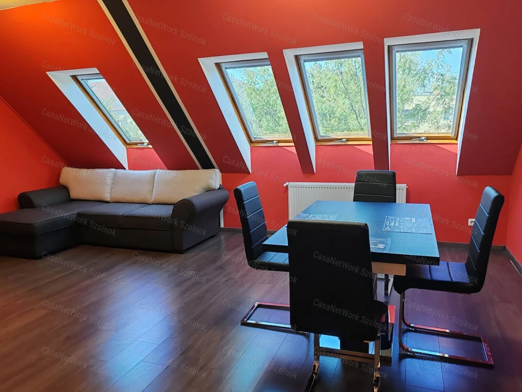 Eladó 1+félszobás tetőtéri téglalakás Szolnok Tallinn városrészében!