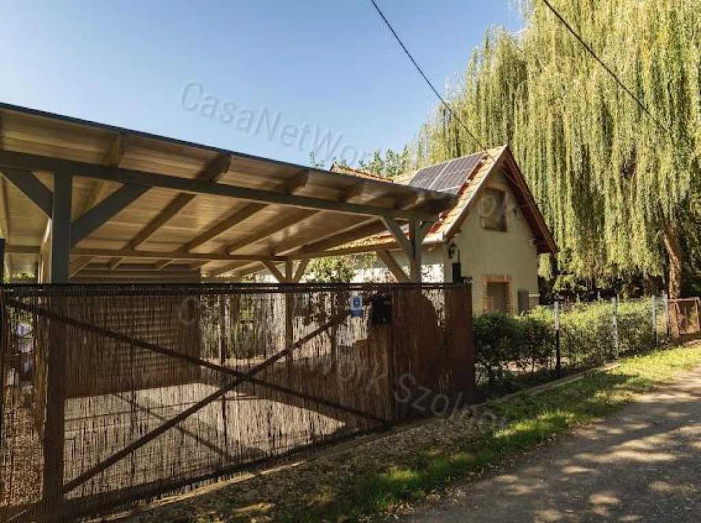 Eladó Cibaháza, vízparti, teljesen felújított Holt-Tisza parti nyaraló