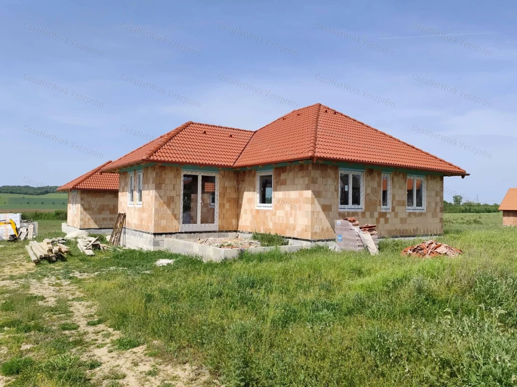 Tótvázsonyban új építésű 3 hálószobás családi ház eladó!