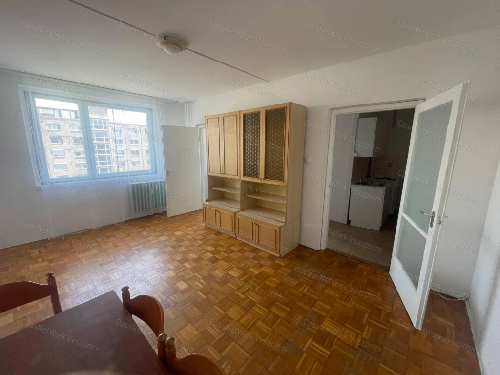 For sale panel flat, Veszprém