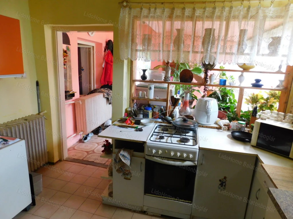 3 szobás családi ház, csodás növényekkel!