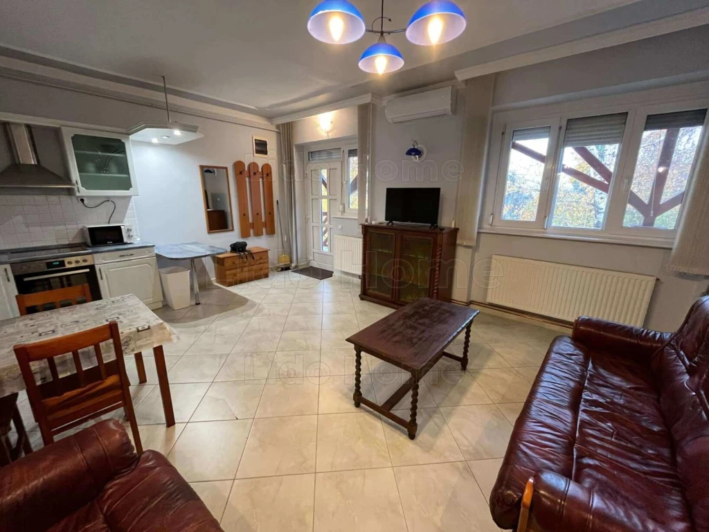 Eladó strand közeli téglalakás!