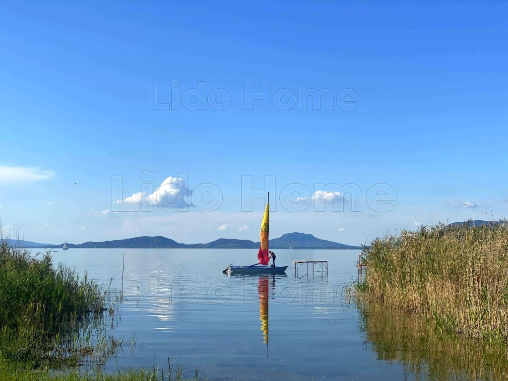 Eladó közvetlen vízparti nyaralóapartmanok Balatonfenyves legszebb részén!