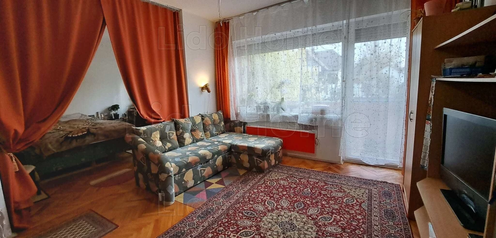 Árcsökkenés! Három szintes ikerház fele eladó új tetővel Balatonszárszó központjában