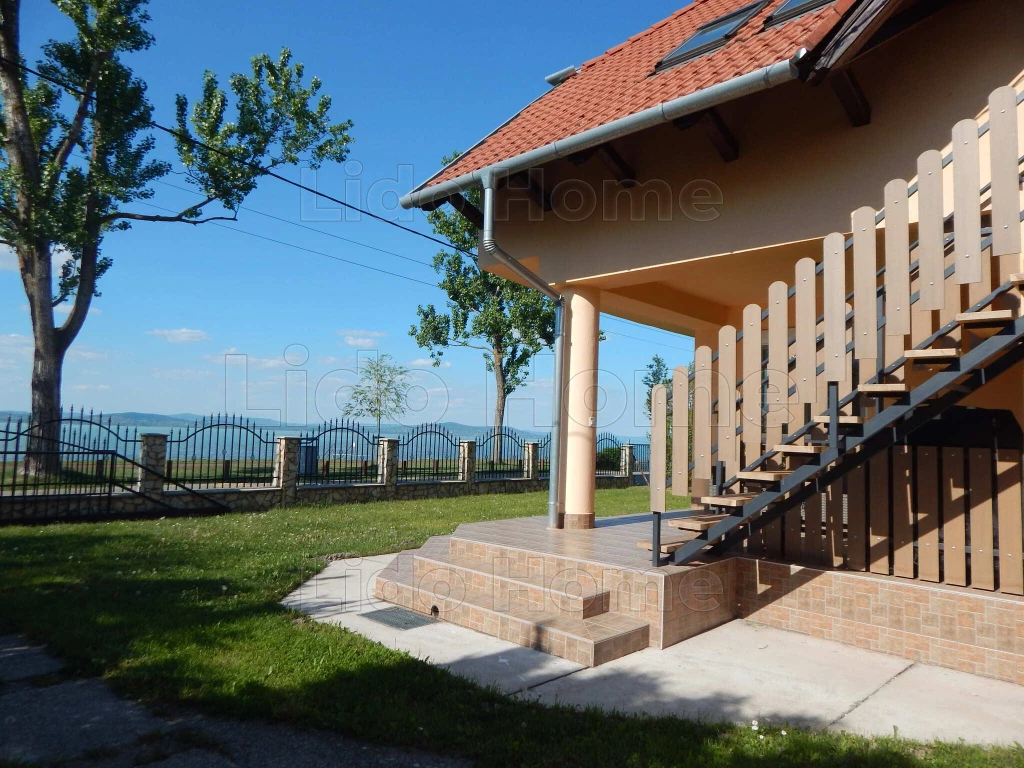 Idilli családi ház Fonyódon – közvetlen Balaton-parti kényelem két különálló lakrésszel