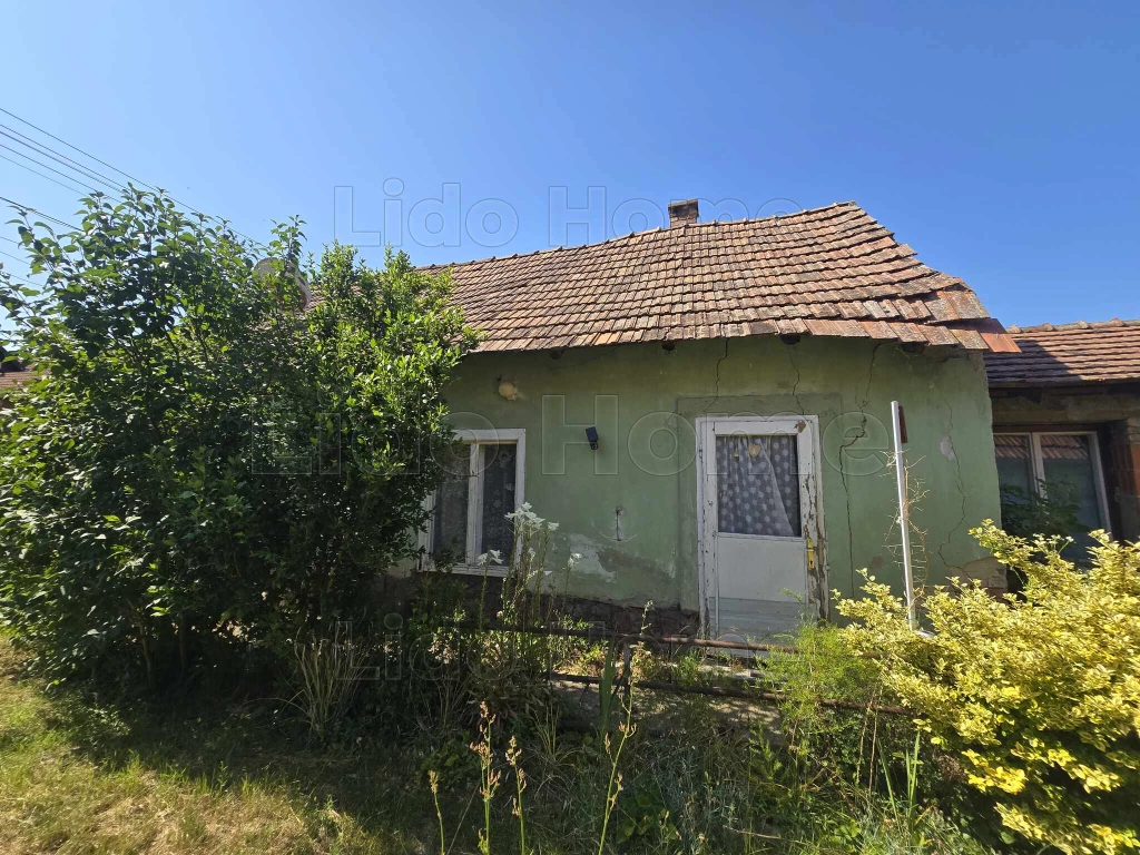 Buzsákon felújítandó családi ház eladó