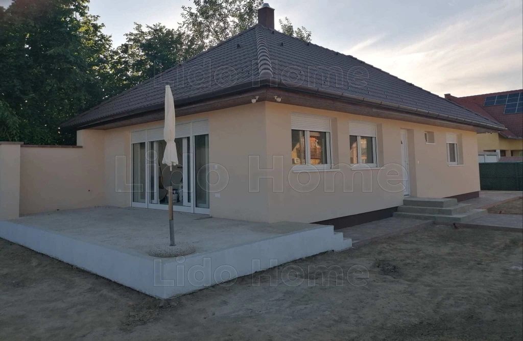 ELADÓ! ÚJ ÉPÍTÉSÜ CSALÁDI HÁZ BALATONLELLÉN!