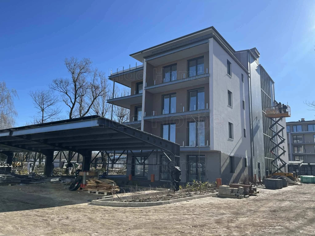 Eladó közvetlen vízparti prémium lakások Balatonszemesen!