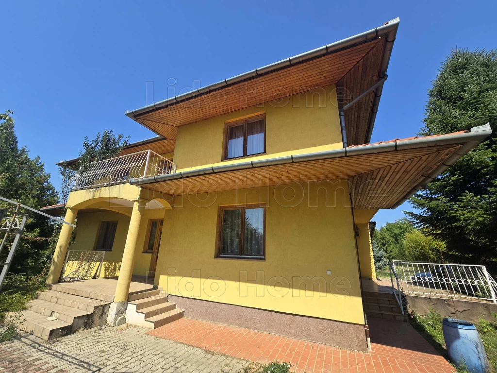 GYÖNYÖRŰ BIRTOK, CSENDES, NYUGODT HELYEN!