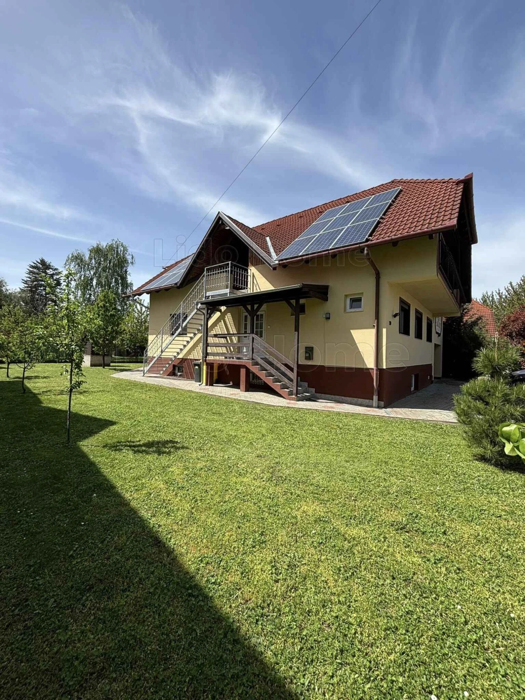 Több generációs családi ház Balatonszemesen, frekventált helyen!