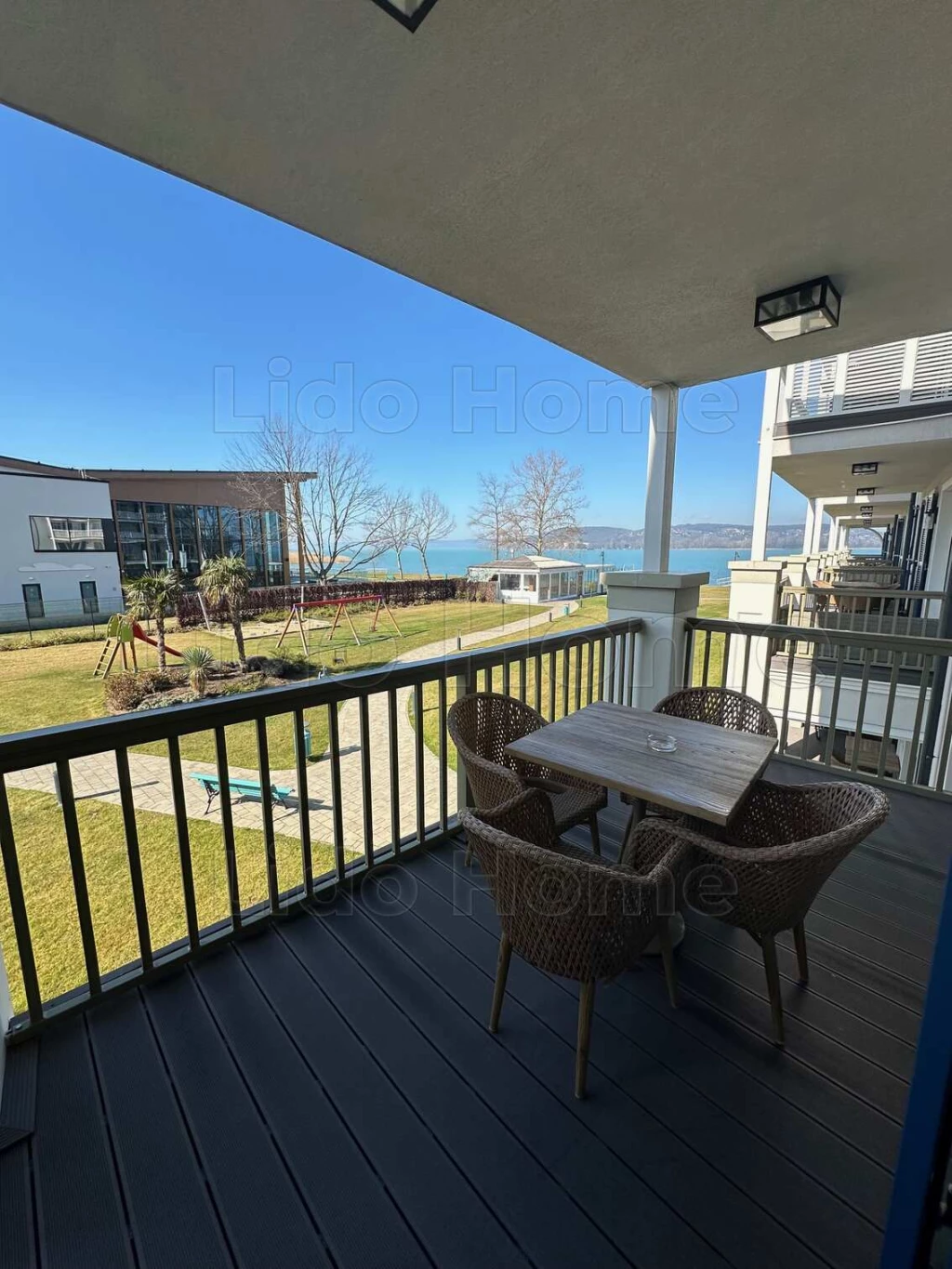 ÚJ ÉPÍTÉSŰ, KÖZVETLEN VÍZPARTI TÁRSASHÁZI LAKÁS