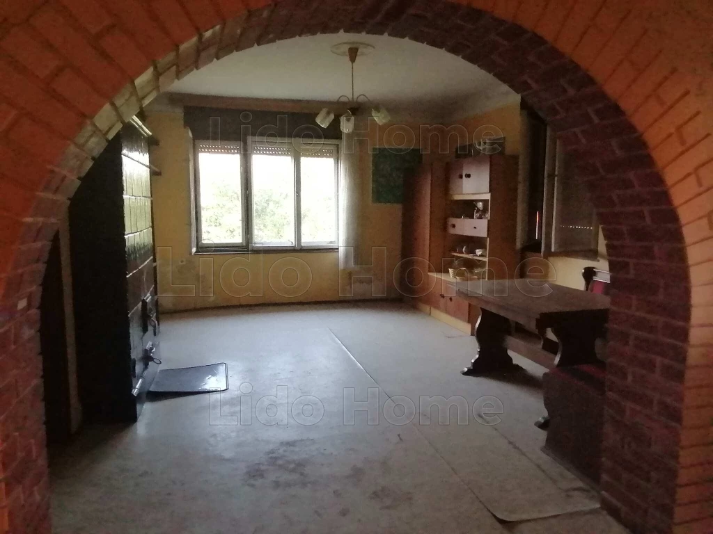 ELADÓ! CSALÁDI HÁZ SZŐLŐSGYÖRÖKBEN!