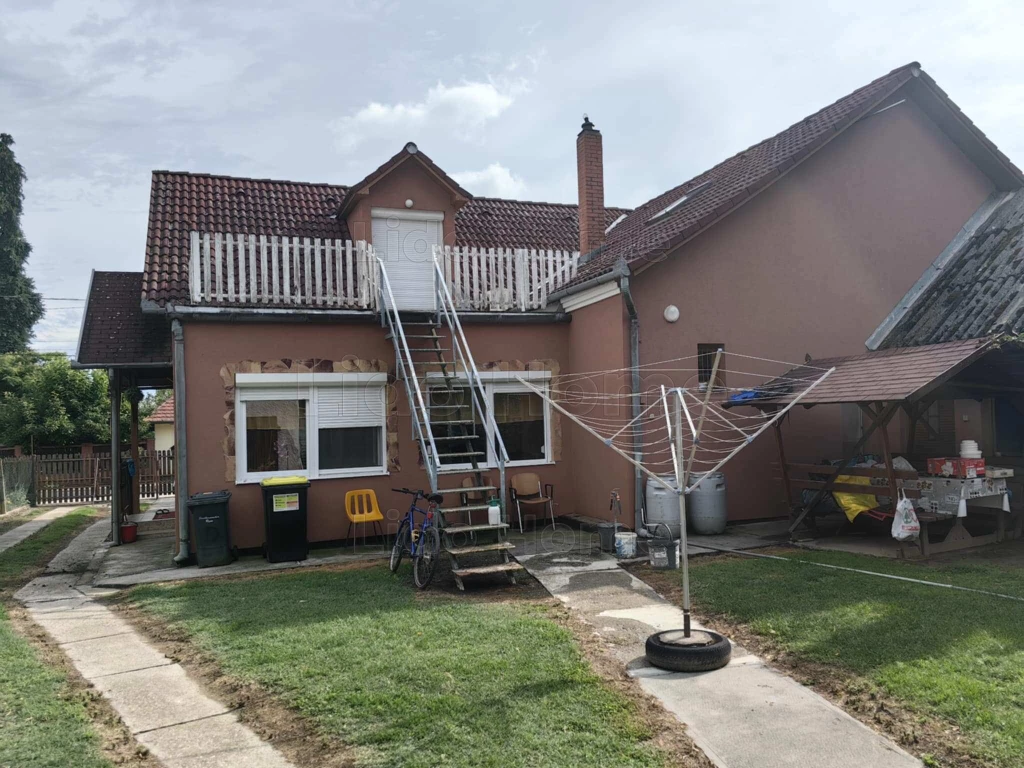 Eladó családi ház Berzencén