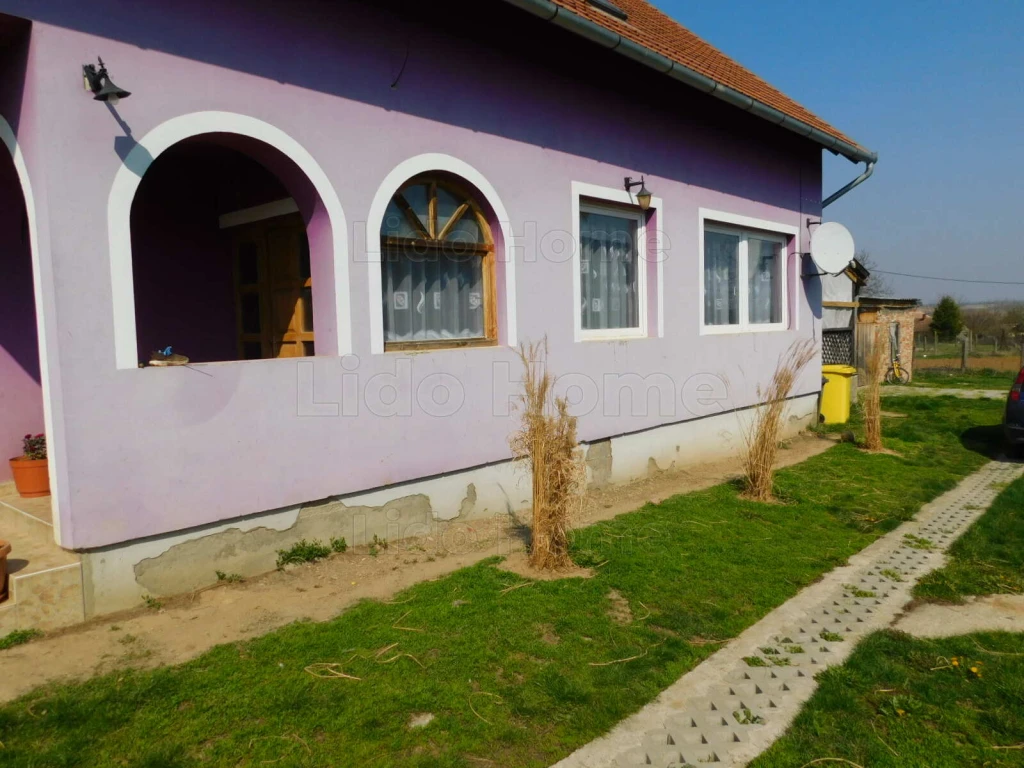 Karádon családi ház eladó
