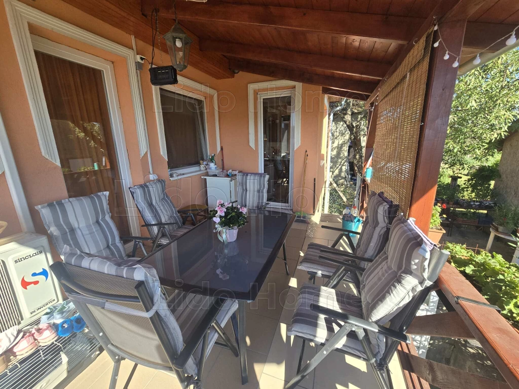 LÁTRÁNYBAN CSALÁDI HÁZ ELADÓ