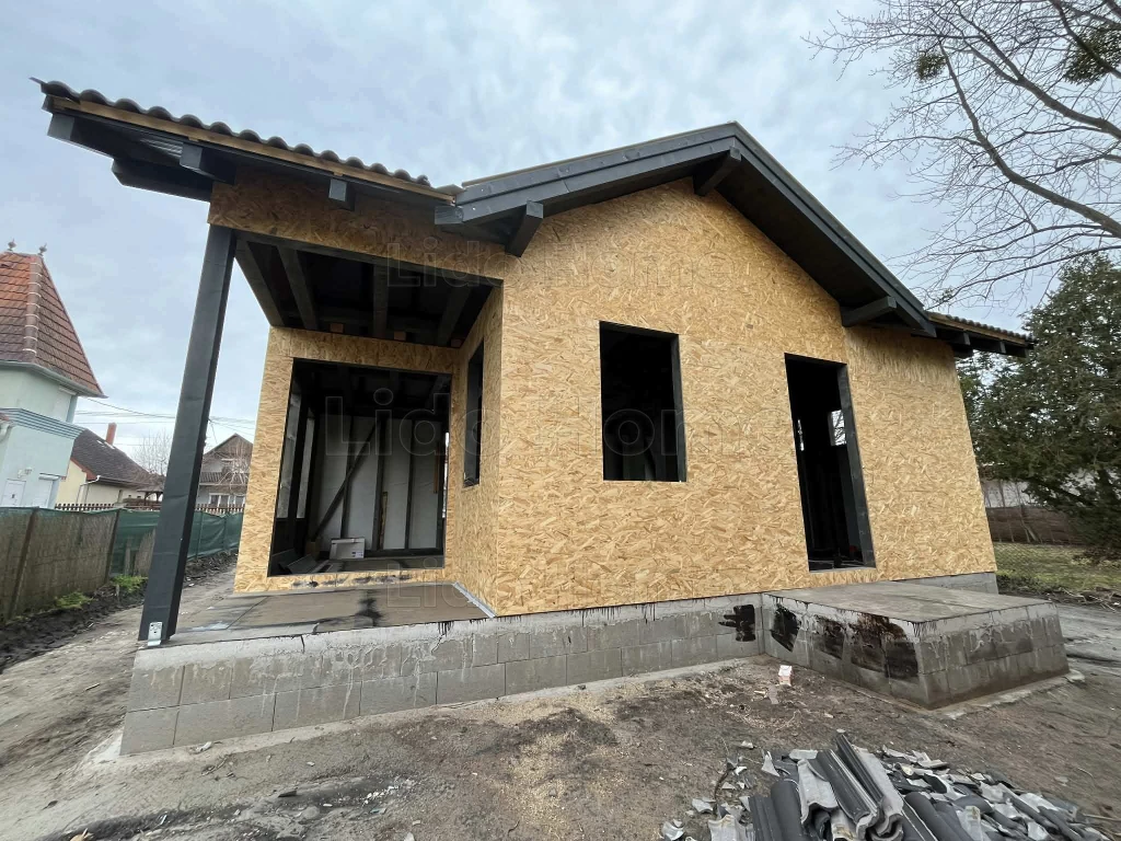 Eladó Új építésű Családi házak Balatonfenyvesen!