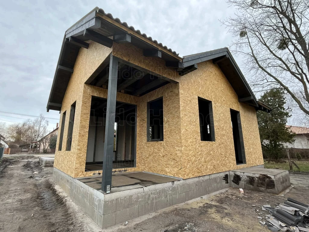 Eladó Új építésű Családi házak Balatonfenyvesen!