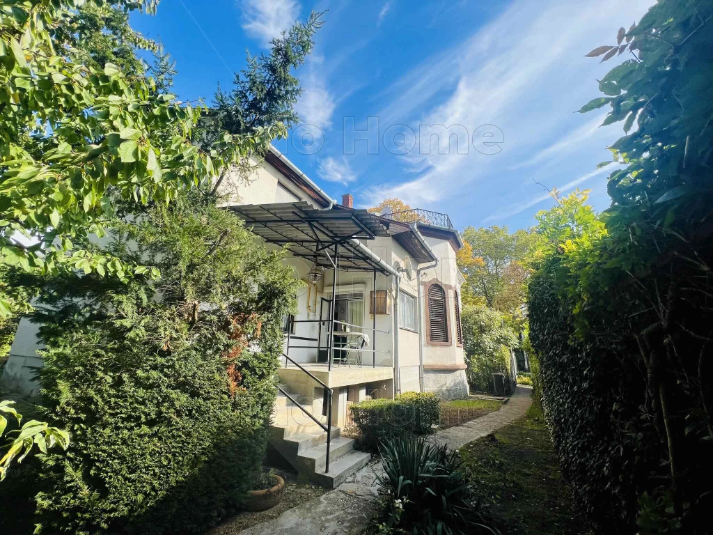 Eladó társasházi lakás Balatonszemes egyik legszebb helyén!