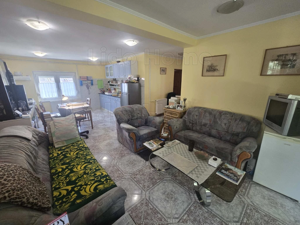 LÁTRÁNYBAN CSALÁDI HÁZ ELADÓ