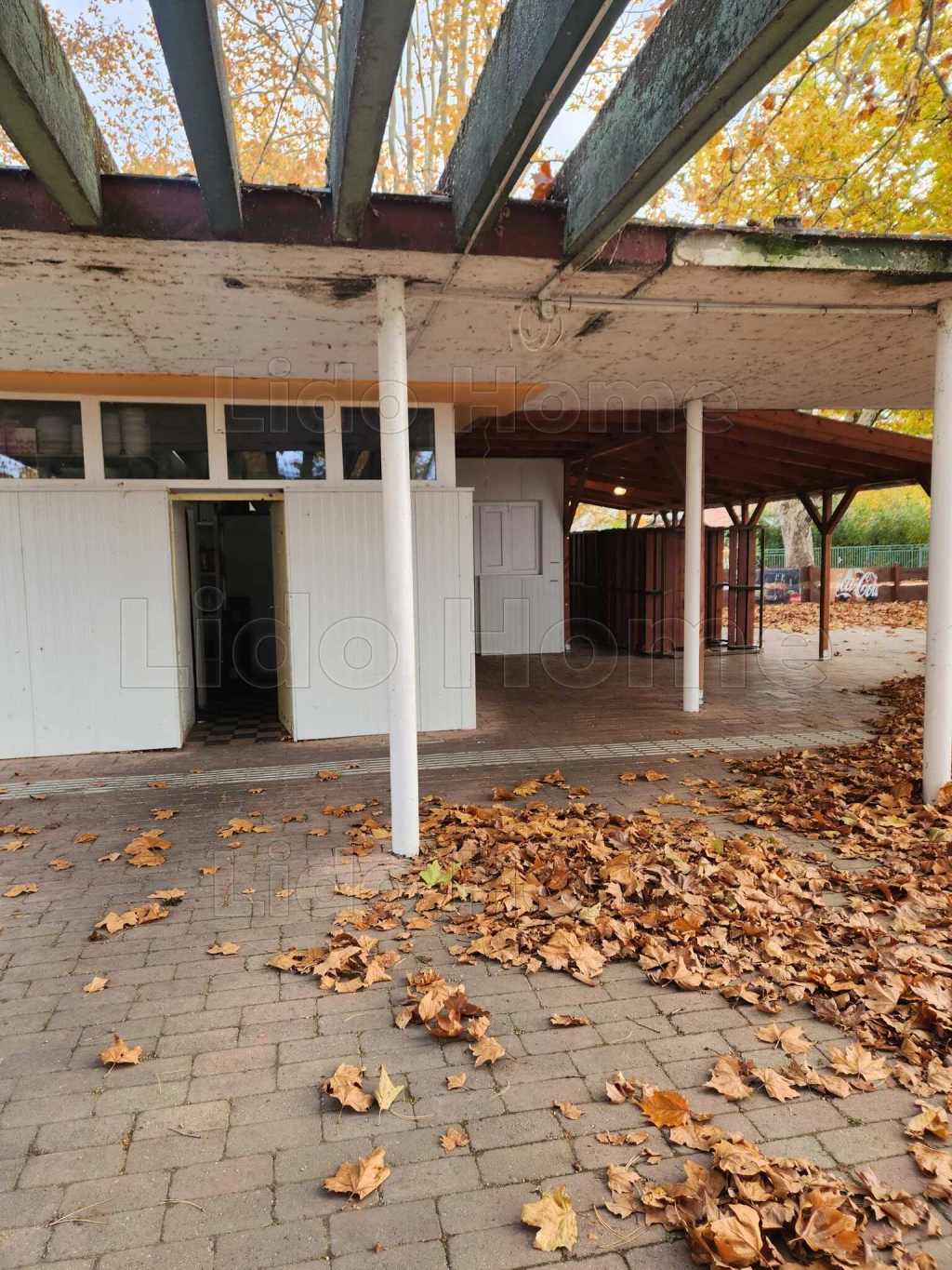 KÖZVETLEN STRANDKAPCSOLATOS VENDÉGLÁTÓ EGYSÉG ELADÓ