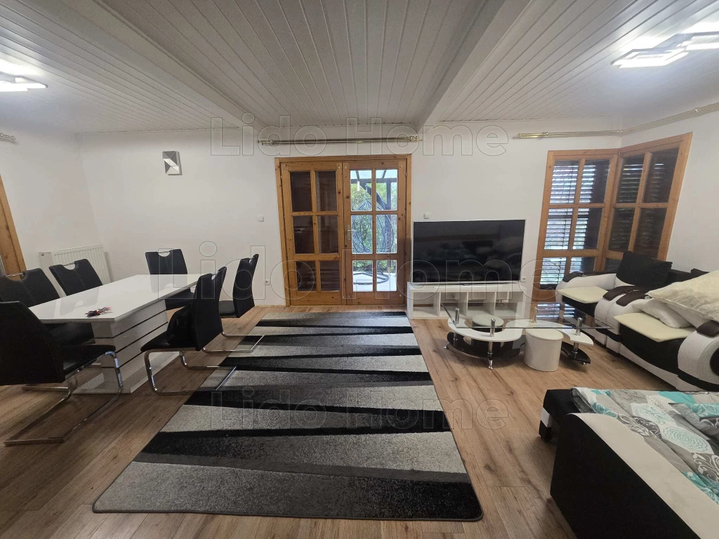 TÖBB LAKRÉSZES CSALÁDI HÁZ BALATONLELLÉN