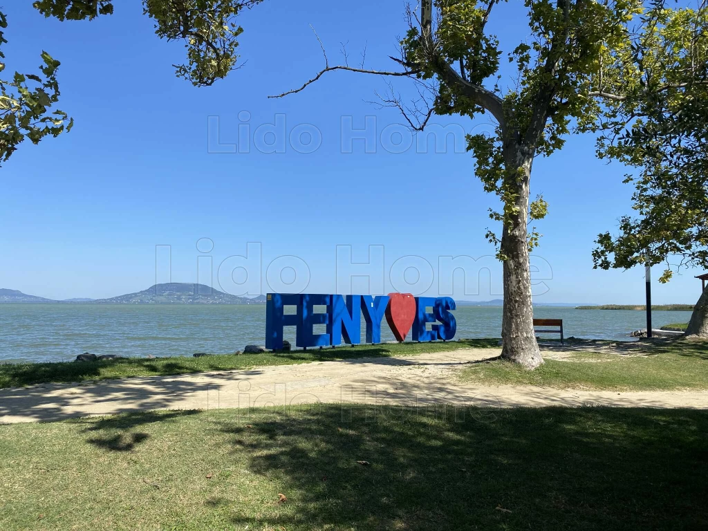 Balatonfenyvesen ÚJ építésű I emeleti 72 m2-es, bútorozott lakás hosszútávra bérbeadó!