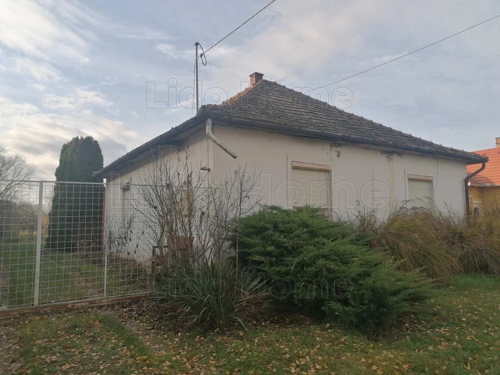 ELADÓ! CSALÁDI HÁZ SOMOGYVÁRON!